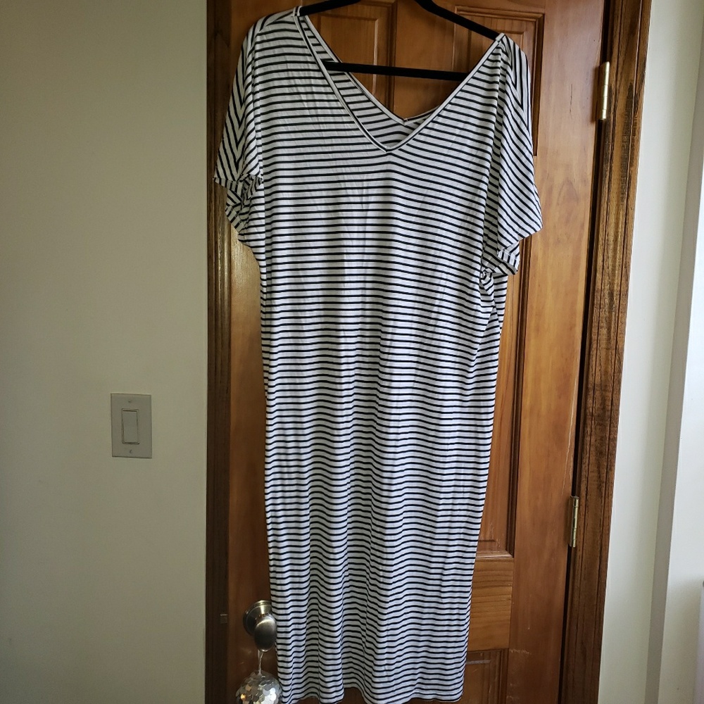 Comfy Maternity Dress by Madeleine - Picture 1 of 2